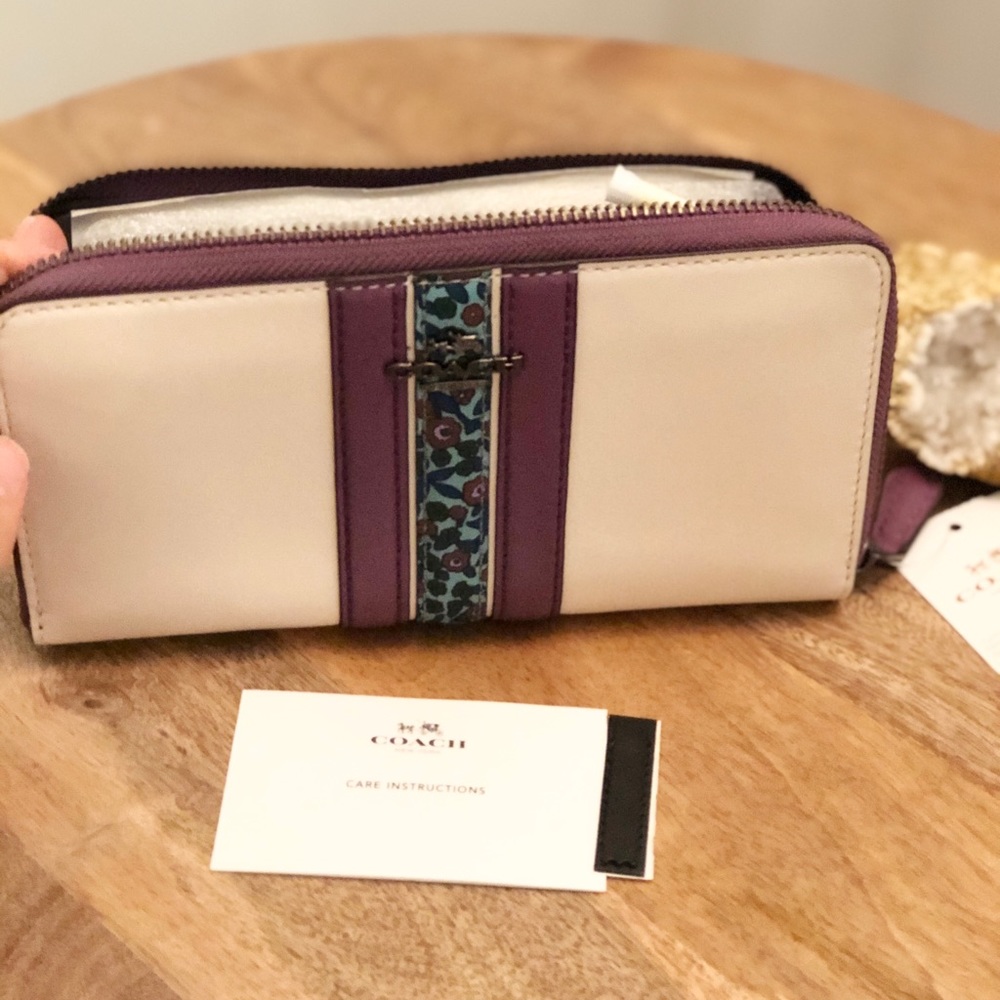 SOLD NWT coach accordion wallet. - Picture 2 of 6